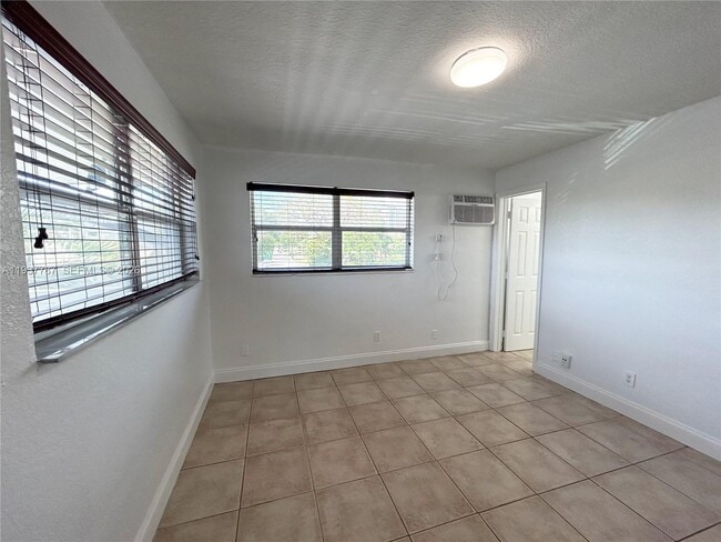 Building Photo - 715 NE 6th St