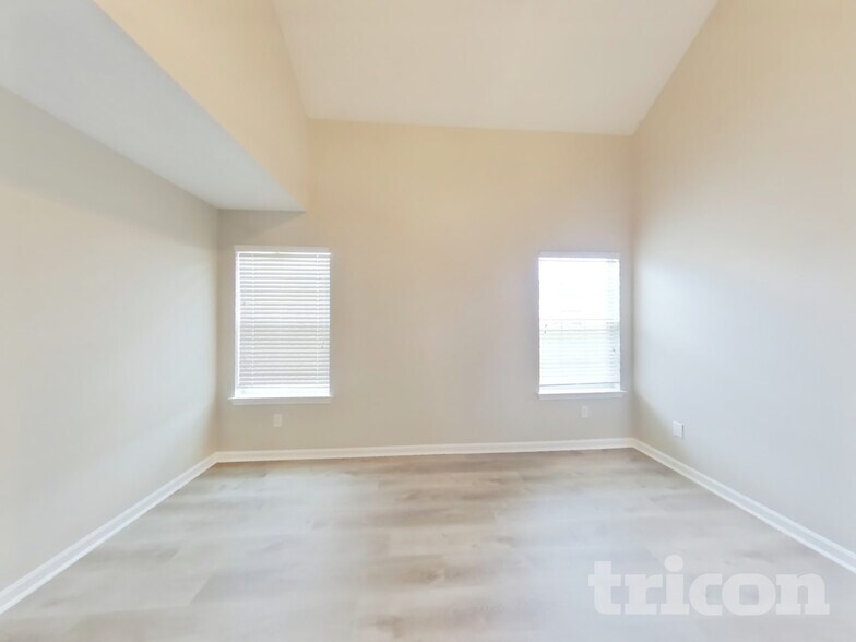 Building Photo - 9493 Creekside Rd