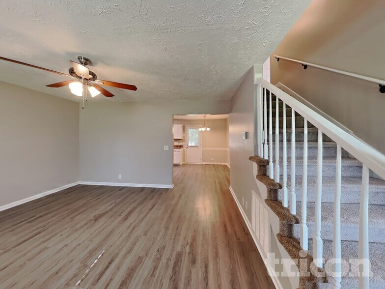 Building Photo - 1526 Amberwood Cir