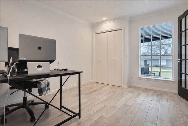 Building Photo - 10907 Sageriver Dr