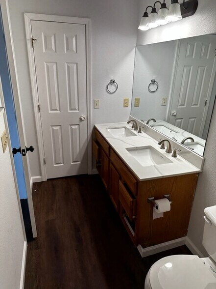 Building Photo - 119 Rockyreef Cir