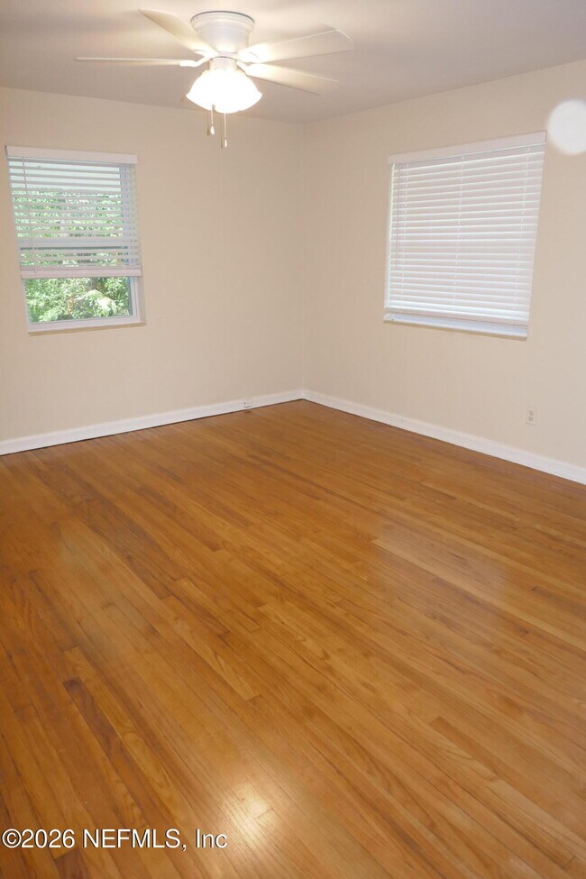Building Photo - 2404 Red Oak Dr