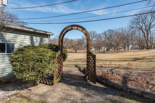 Building Photo - 5313 Lyman Ave