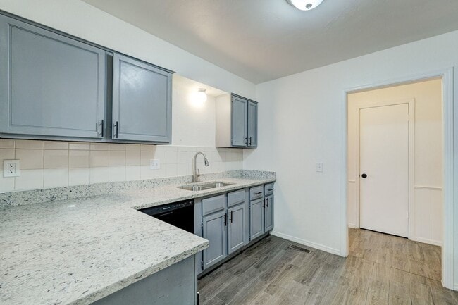 Building Photo - Coming Soon! - 3 bedroom 2.5 bath