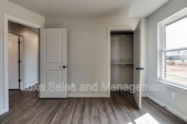 Building Photo - 400 Keiths Wy