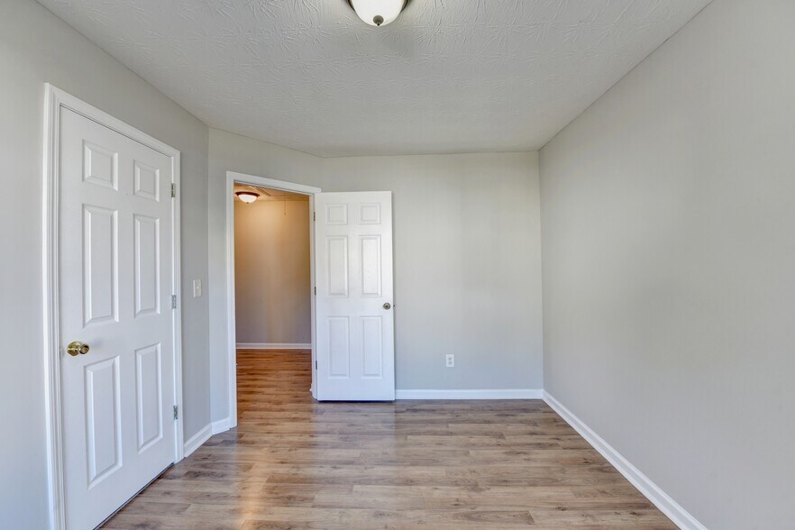 Building Photo - 240 Springbottom Ct