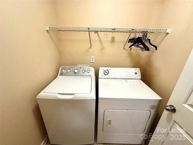 Building Photo - 7946 Mariners Pointe Cir