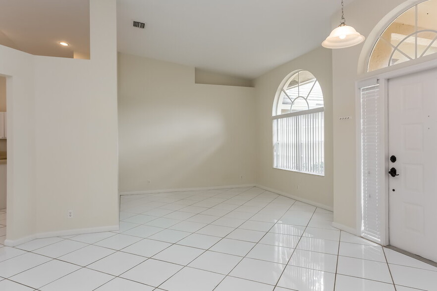 Building Photo - 1200 Columbine Pl