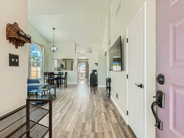 Building Photo - 5717 Cliff Point Ct