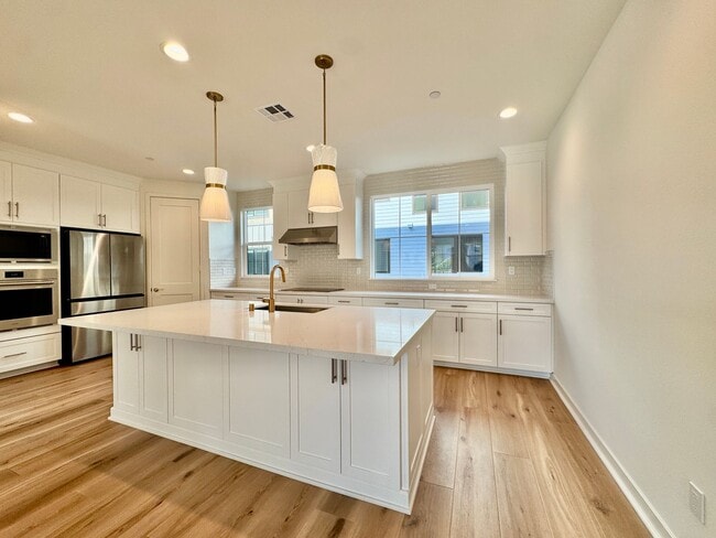 Building Photo - BRAND NEW 4 BED, 3.5 BATHS, 2070 SQ FT TOWNHOME BY KH HOMES