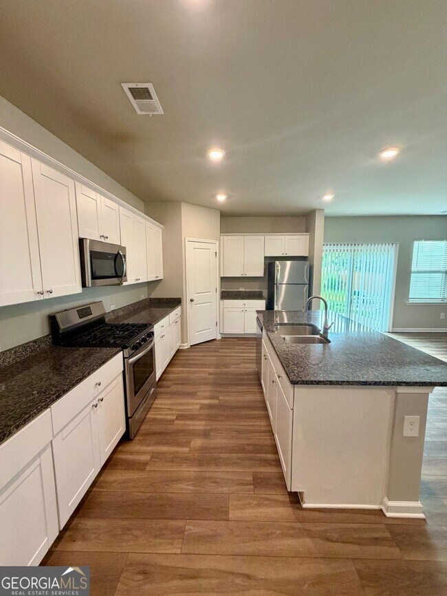 Building Photo - 3128 Baylor Cir