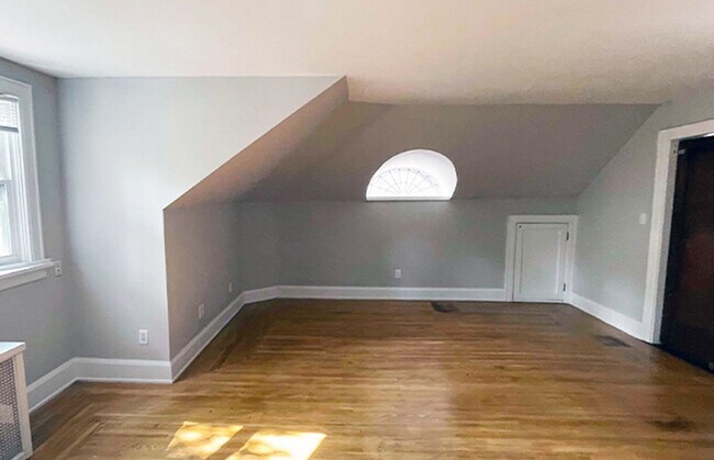 Building Photo - 3015 Clifton Ave