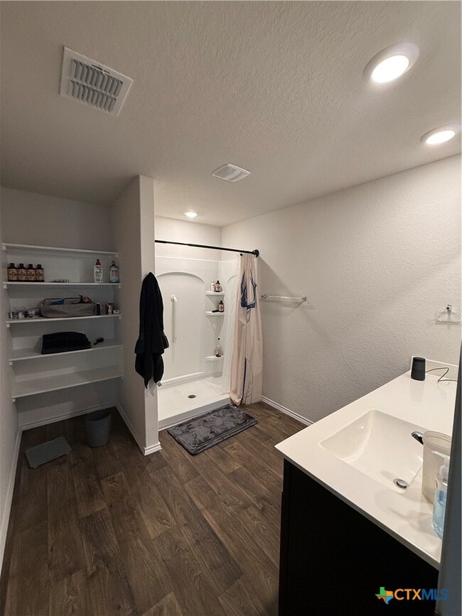 Building Photo - 208 Yucca Dr