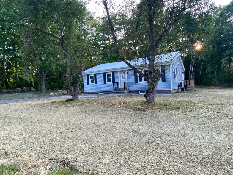 Building Photo - 89 Sebago Rd