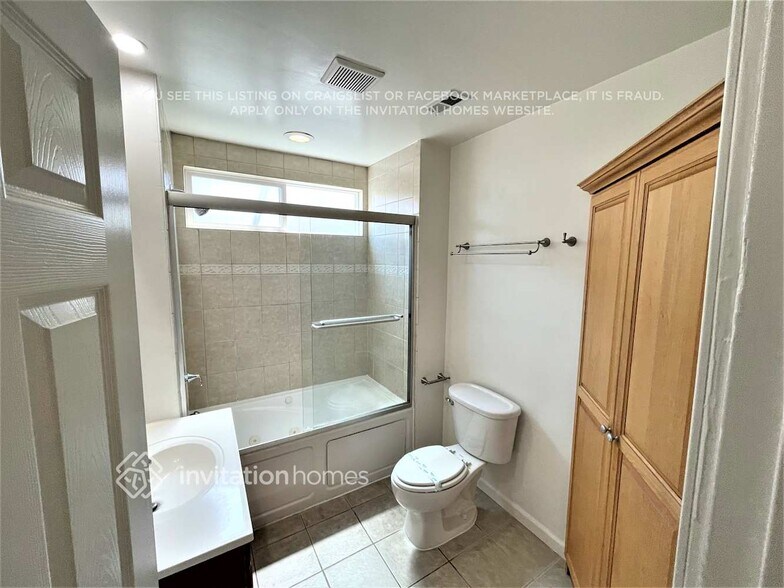 Building Photo - 11148 S Wilton Pl