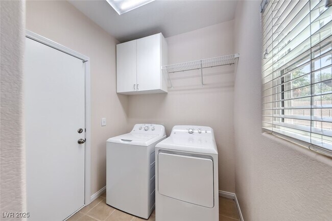 Building Photo - 708 Point Bluff St