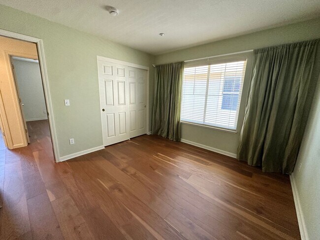 Building Photo - Large 5bd/3ba 3500sqft Home in Hamilton, Novato