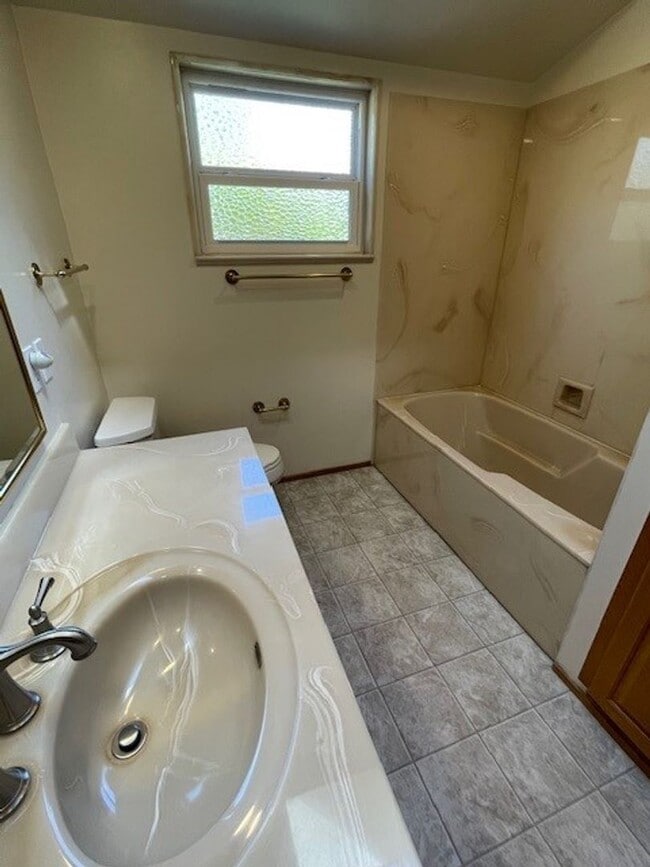 Building Photo - Edmonds View Home