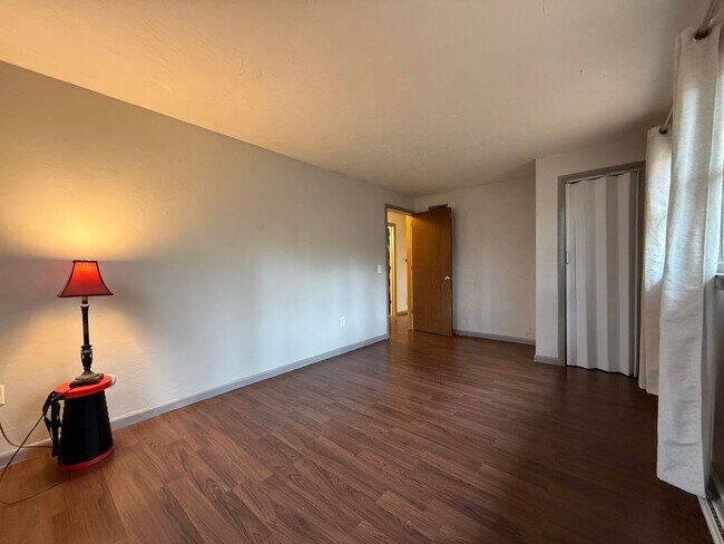 Building Photo - Private and Serene Beauty