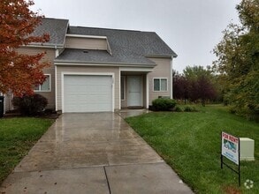 Building Photo - Large 3 Bed/ 2 Bath Townhome on West Side!