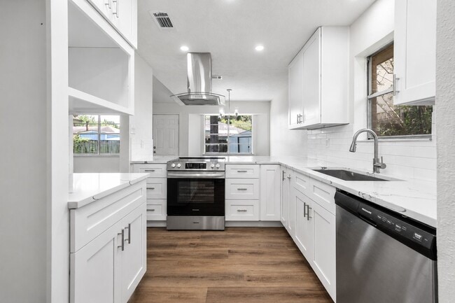 Building Photo - 6526 Lynngate Dr