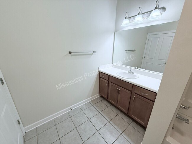 Building Photo - 2BD/2BA FOR RENT