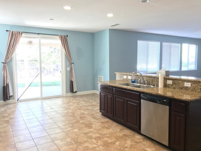 Building Photo - Beautiful Plumas Lake Home