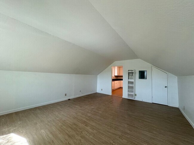 Building Photo - 130-142 Underhill Drive