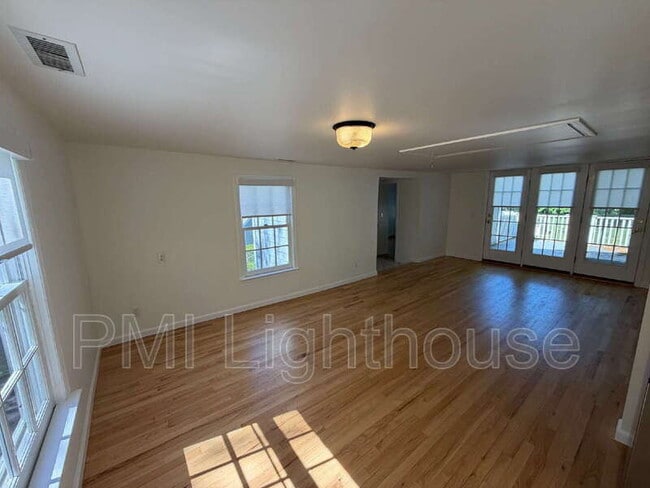 Building Photo - 15 Amys Ct