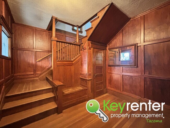 Building Photo - Unique 3-Bedroom Tacoma Home with Fenced Y...