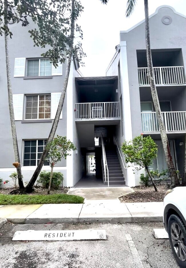 Primary Photo - 631 SW 111th Ln