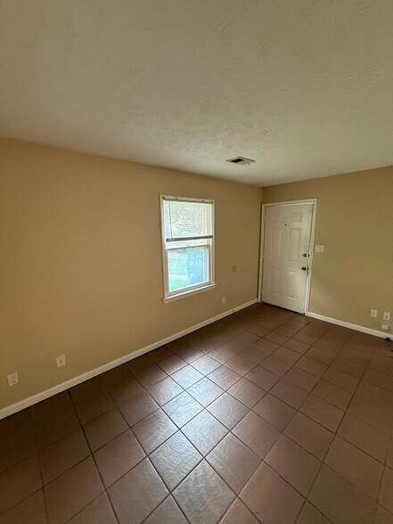 Building Photo - 1625 Riverside Trail NE