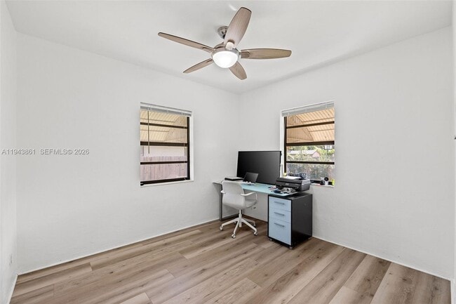 Building Photo - 206 SE 5th St