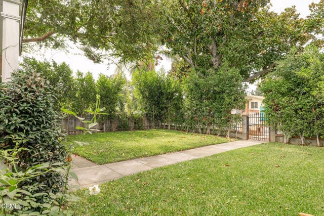 Building Photo - 900 N El Molino Ave