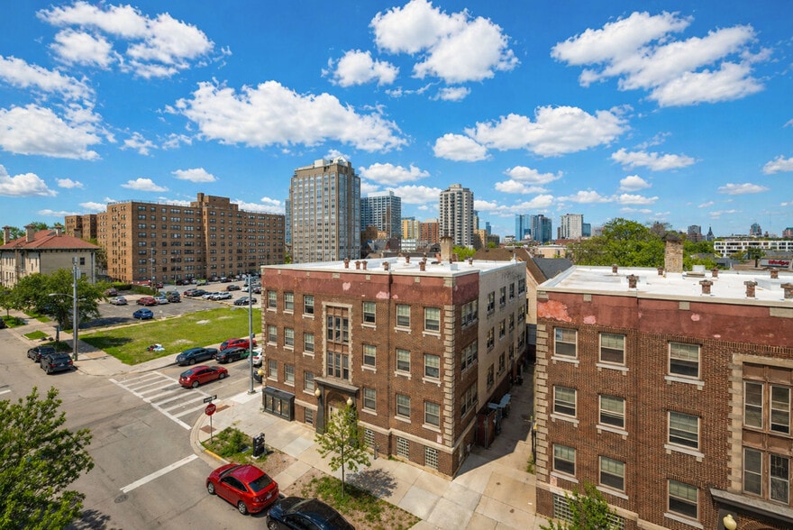 Building Photo - 1550 E Royall Pl