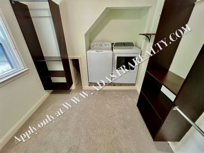 Building Photo - Beautiful 4 Bed 3.5 Bath Home in Fairway-Available NOW!!