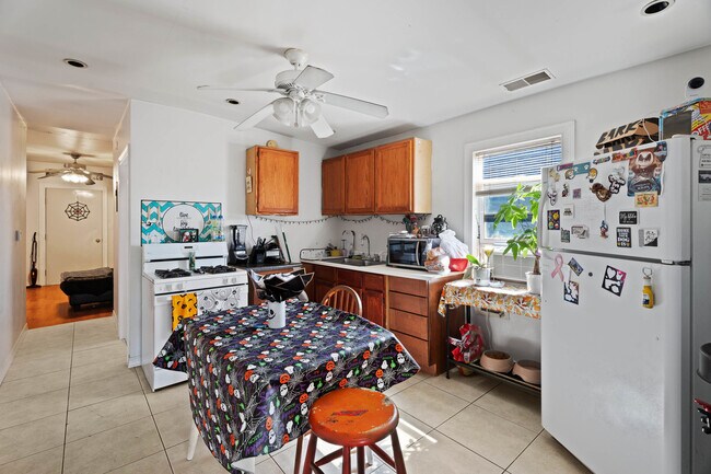 Building Photo - 4512 S Fairfield Ave
