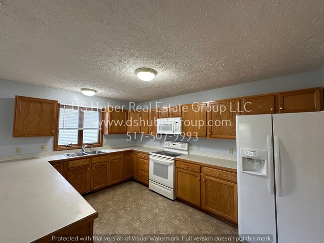 Building Photo - 4 Bed! 3 Bath! A Spacious Home Rent Ready ...