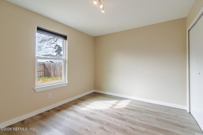 Building Photo - 10036 Delano Dr N