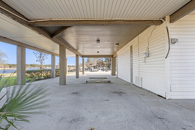 Building Photo - 3230 Cumberland Rd