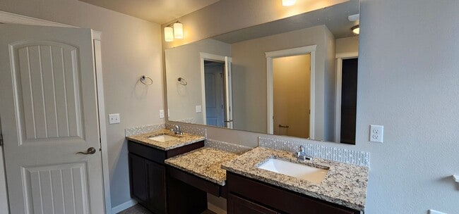 Building Photo - Two-Story Bremerton Home
