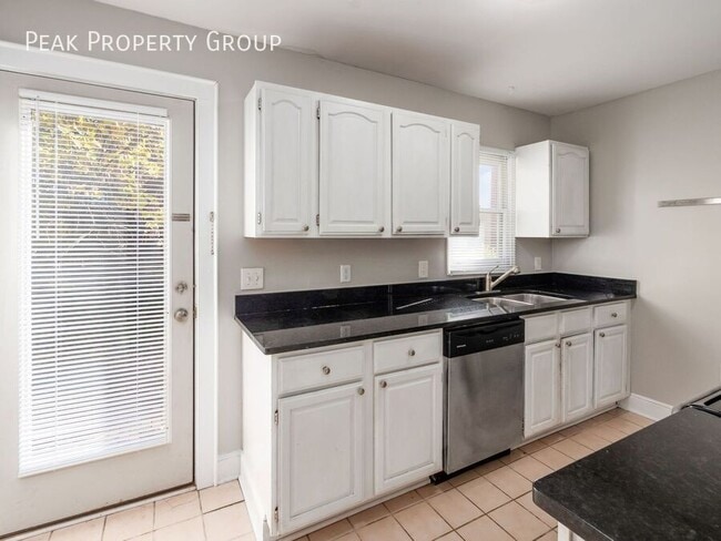 Building Photo - 1208 Indianola Ave