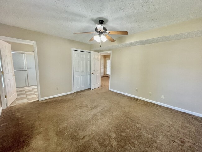 Building Photo - 4 bedroom, 3 bathroom Nest in Spring Lake