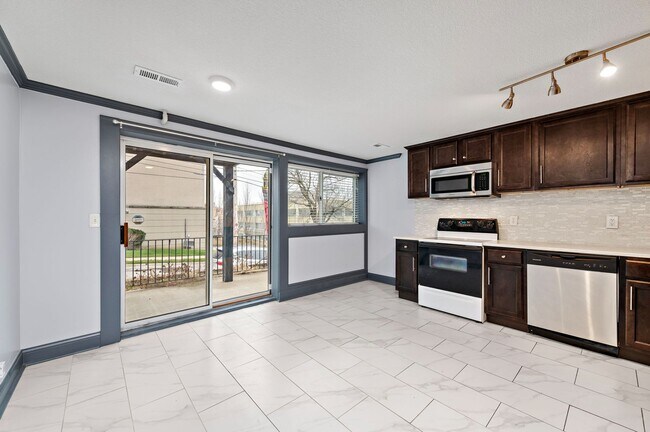 Interior Photo - SUMMIT 46