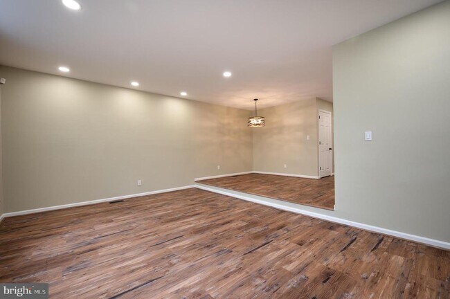 Building Photo - 110 Talleyrand Dr