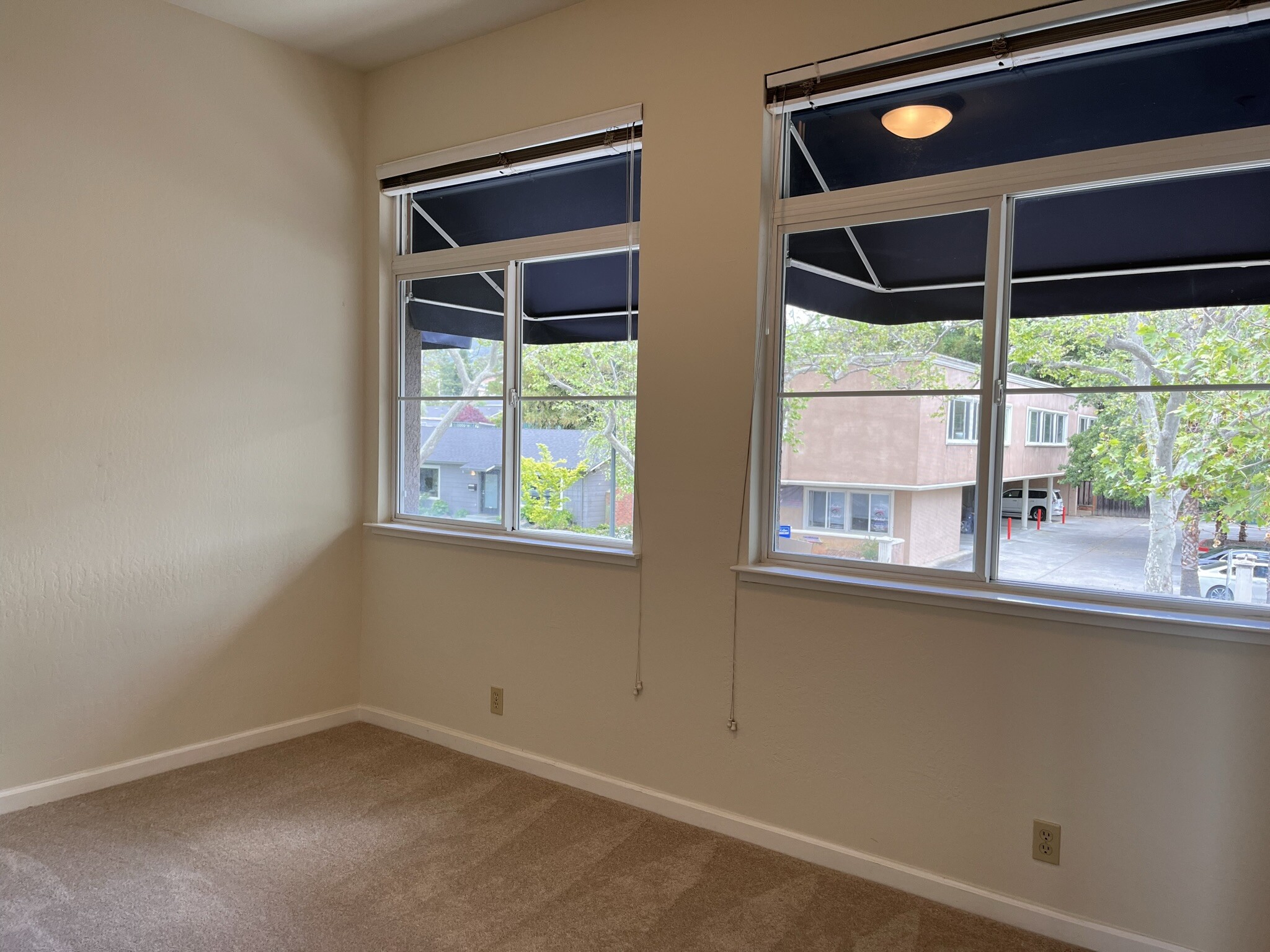 Building Photo - 654 N Santa Cruz Ave