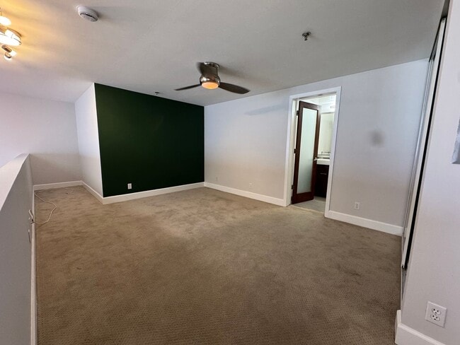 Building Photo - Recently Updated 1BD/1BATH LOFT Located By...