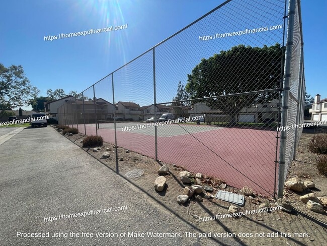 Building Photo - 1220 S Cypress Ave