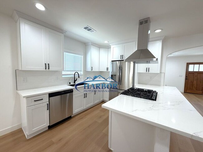 Building Photo - 3409 S Pacific Ave