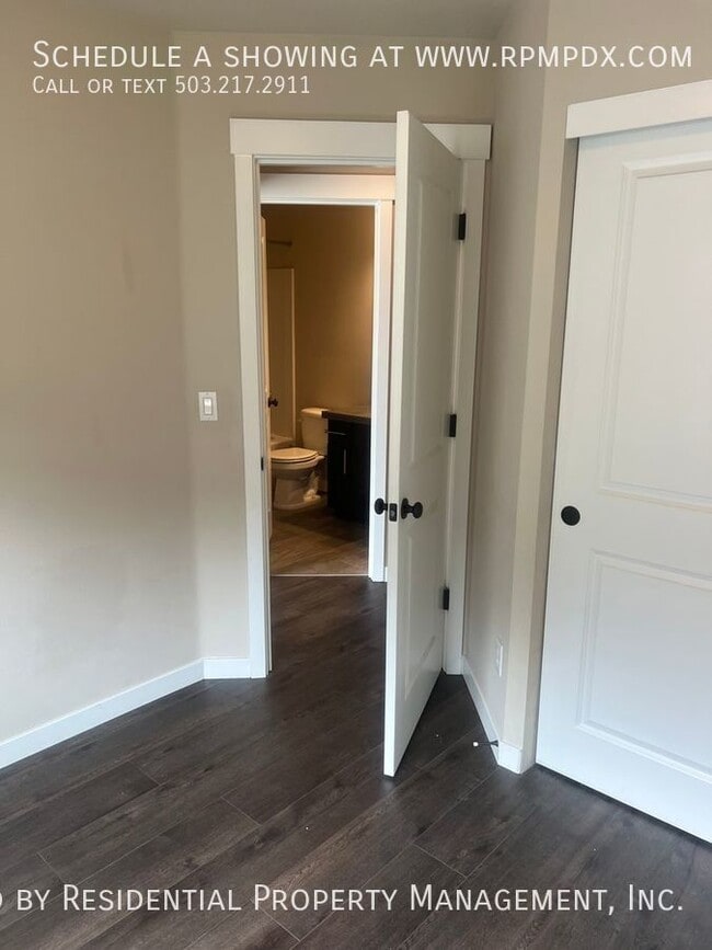 Building Photo - 14075 SW Compass Dr